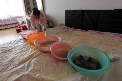 阜阳楼上漏水，住户失联，小区没物管，业主维权难！律师来支招……